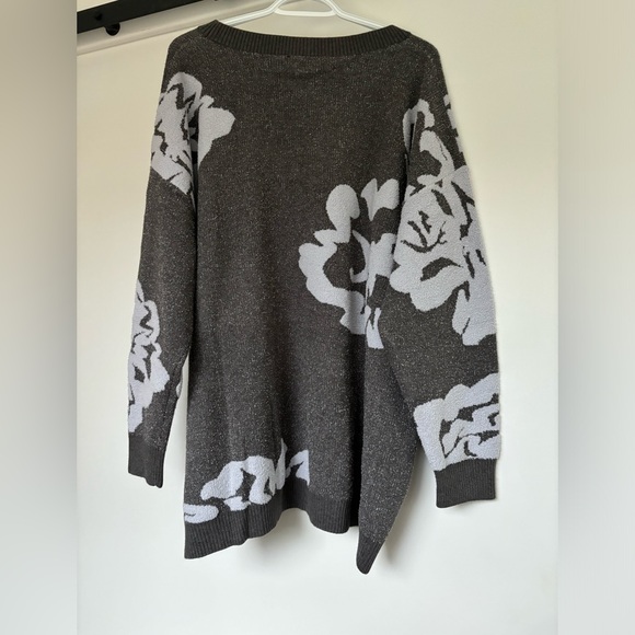 Super soft Plus Size Floral Print Sweater | BloomChic | Size 18-20 (2x) - Picture 2 of 5